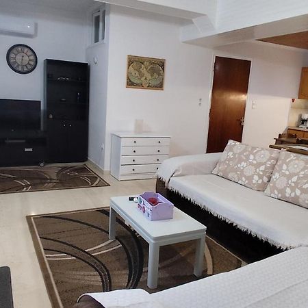 Ευρύχωρο Και Άνετο Διαμέρισμα Στην Ιτέα Joanna'S Apartment Kirra ภายนอก รูปภาพ