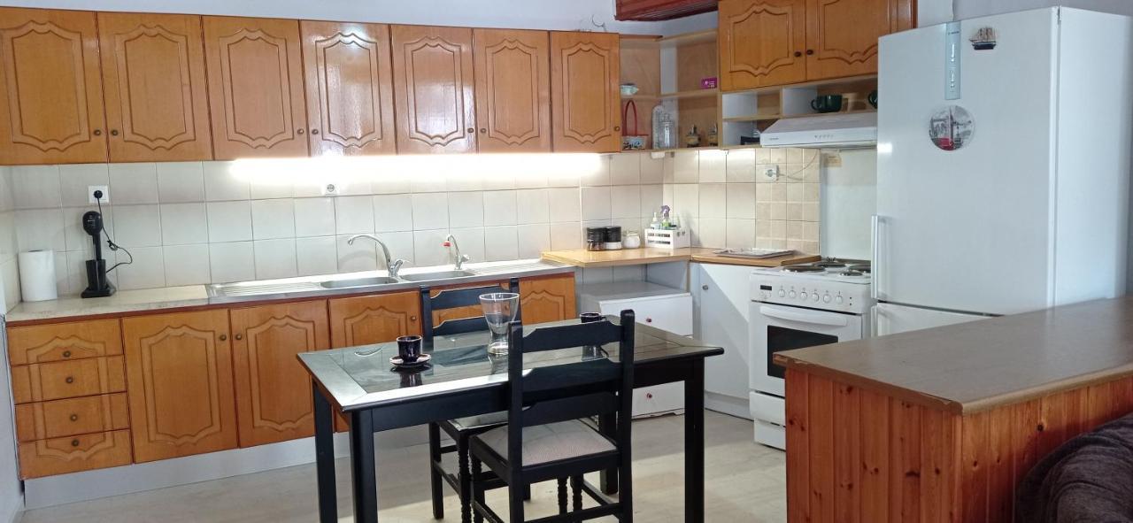 Ευρύχωρο Και Άνετο Διαμέρισμα Στην Ιτέα Joanna'S Apartment Kirra ภายนอก รูปภาพ