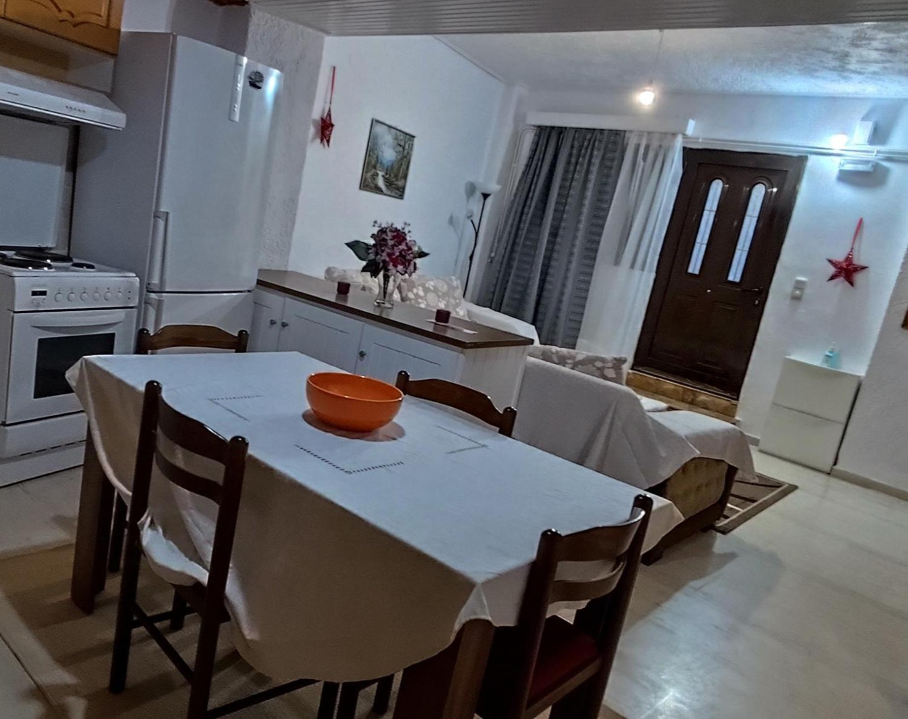 Ευρύχωρο Και Άνετο Διαμέρισμα Στην Ιτέα Joanna'S Apartment Kirra ภายนอก รูปภาพ